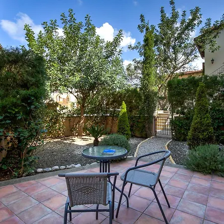 2 Bedroom Artemis With Two Communal Pools, Aphrodite Hills アパート *