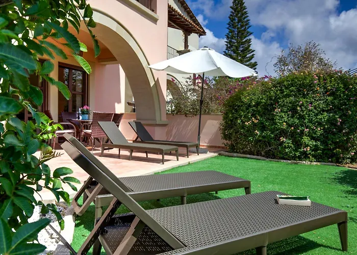 2 Bedroom Artemis With Two Communal Pools, Aphrodite Hills クークリア