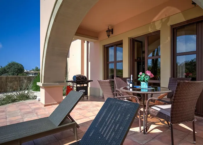 2 Bedroom Artemis With Two Communal Pools, Aphrodite Hills アパート クークリア