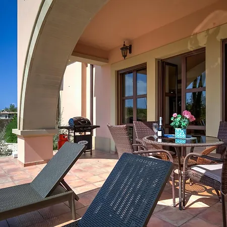 2 Bedroom Artemis With Two Communal Pools, Aphrodite Hills شقة كوكليا